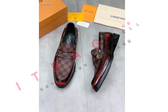̺     MYB6558