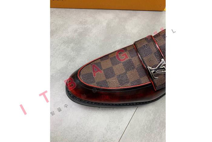 ̺     MYB6558