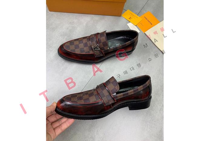̺     MYB6558