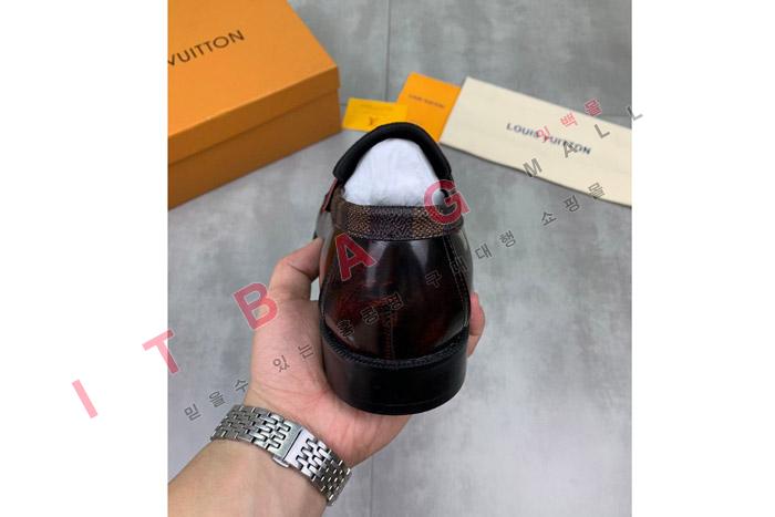 ̺     MYB6558